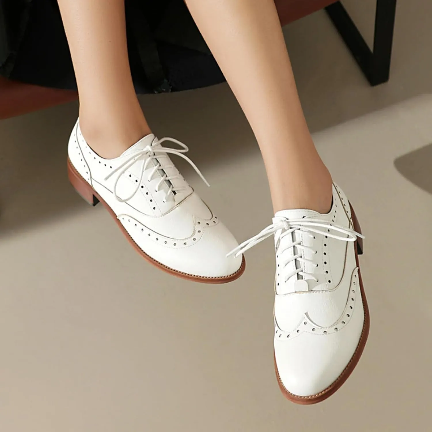 Women's Leather Lace-Up Perforated Oxfords Round Toe Low Chunky Block Heels Flats Brogues Casual Comfortable Derby Saddle Pumps Shoes